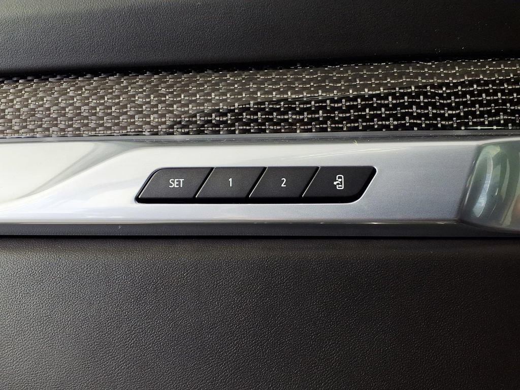 Used 2025 Cadillac Escalade ESV V AWD/4WD image 18