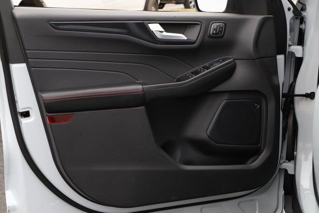 Used 2025 Ford Escape ST-Line Elite w/ Premium Technology Package image 18