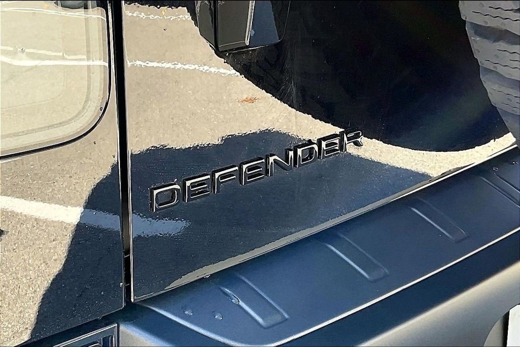 New 2026 Land Rover Defender 110 OCTA image 9