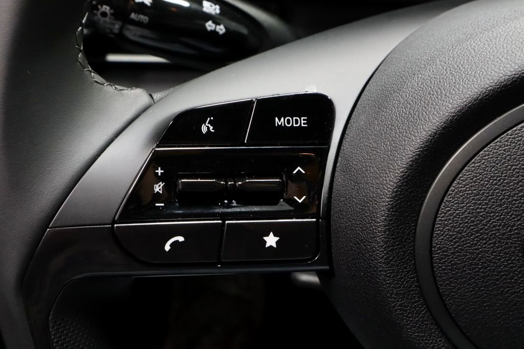 Certified 2025 Hyundai Elantra Sport image 26