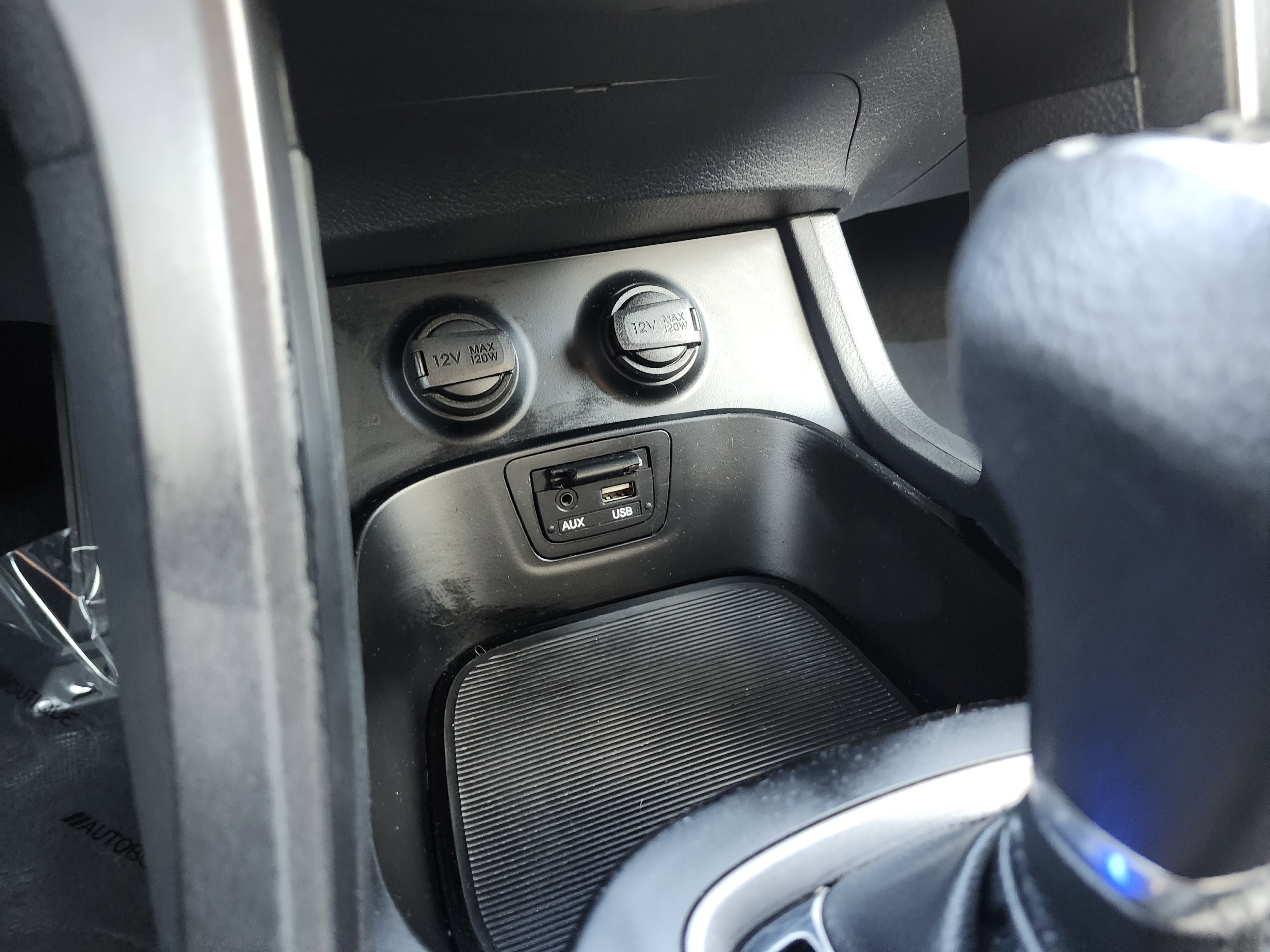 Used 2015 Hyundai Santa Fe Sport FWD image 2