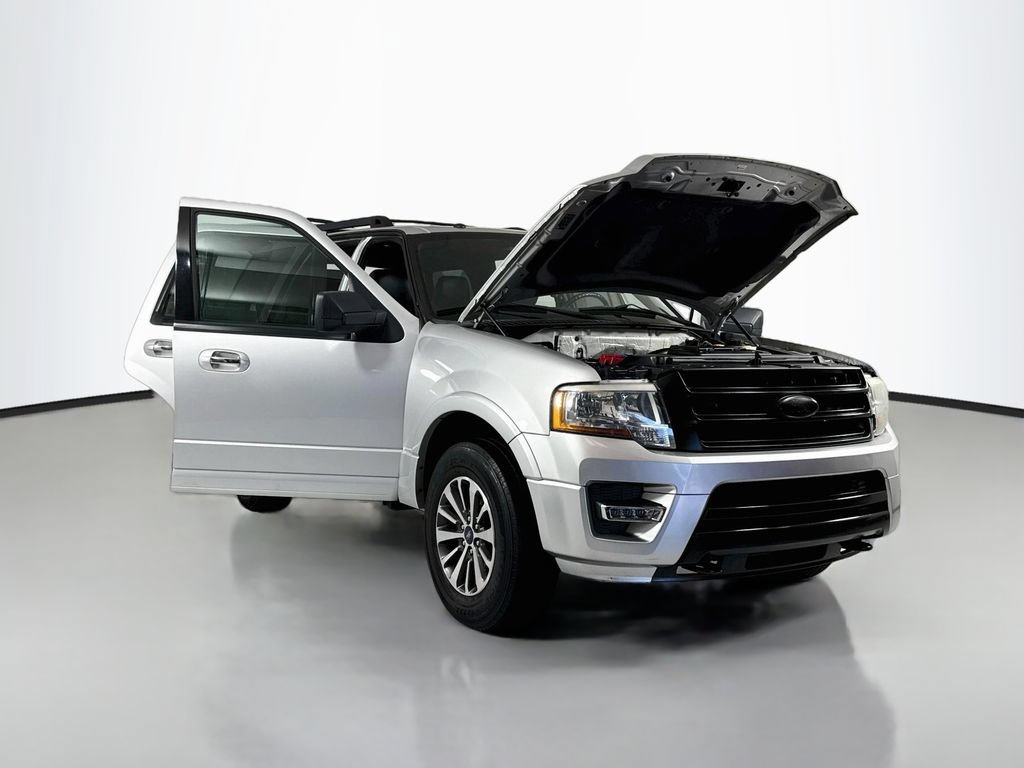 Used 2016 Ford Expedition XLT w/ Equipment Group 202A AWD/4WD image 24