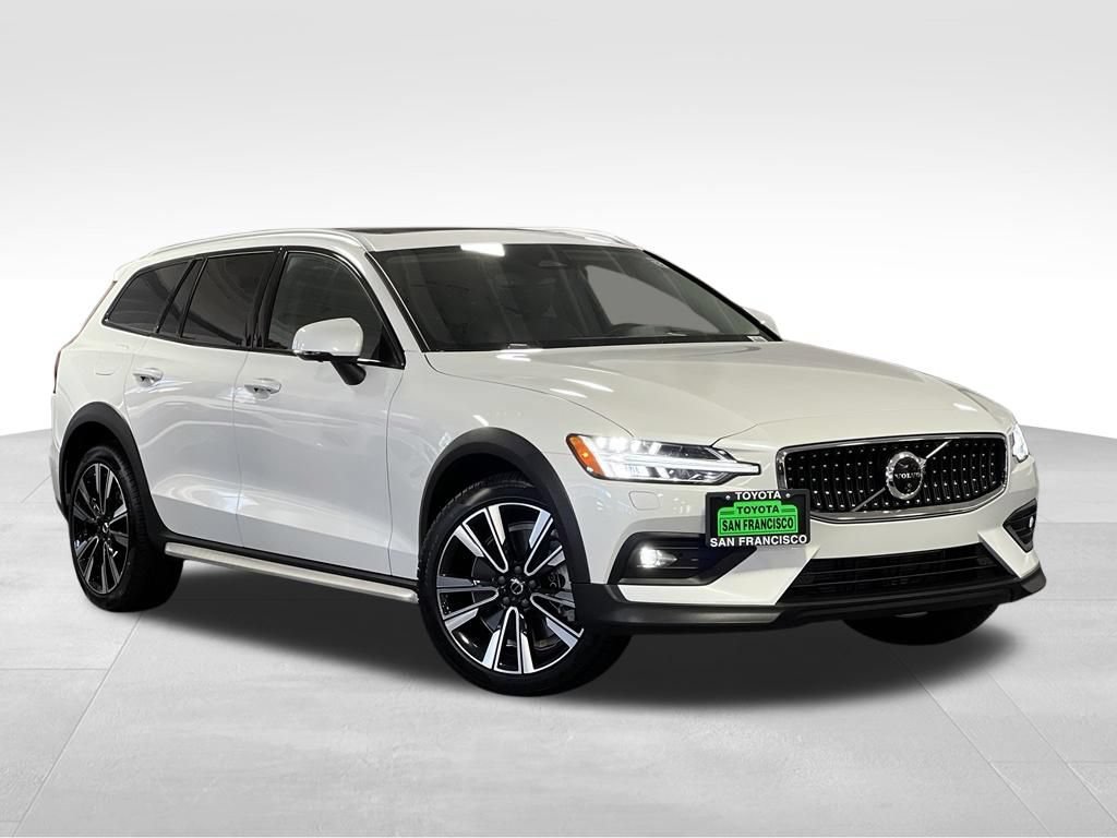 Used 2026 Volvo V60 B5 Cross Country Ultra w/ Climate Package AWD/4WD image 7