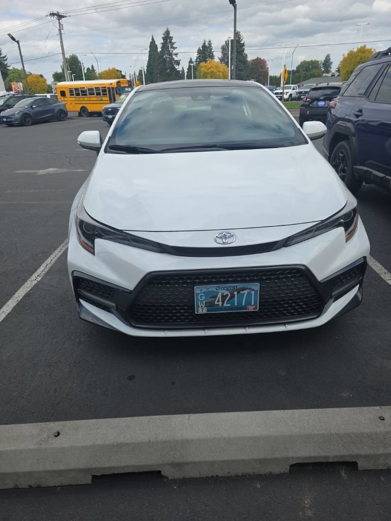 Used 2022 Toyota Corolla SE FWD image 2