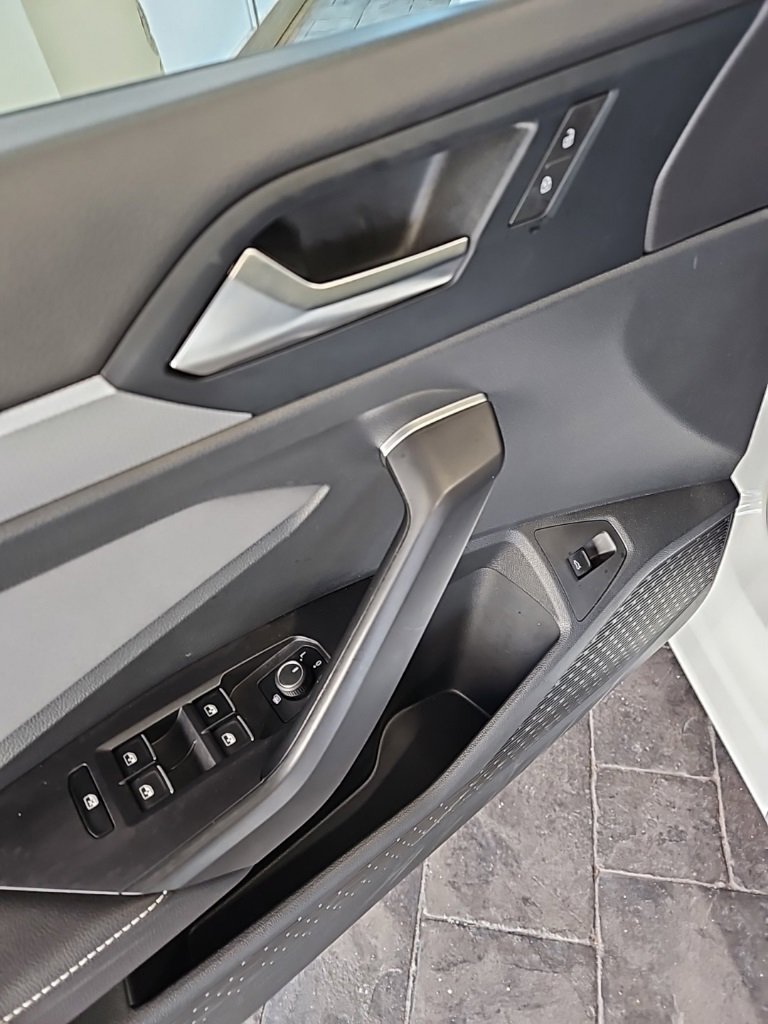 Used 2025 Volkswagen Jetta SE image 26