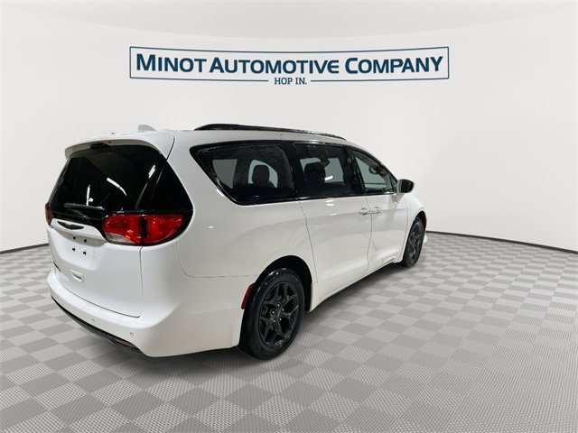 Certified 2019 Chrysler Pacifica Touring-L w/ S Appearance Package image 8