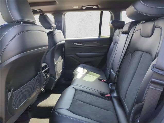 New 2025 Jeep Grand Cherokee Altitude image 17