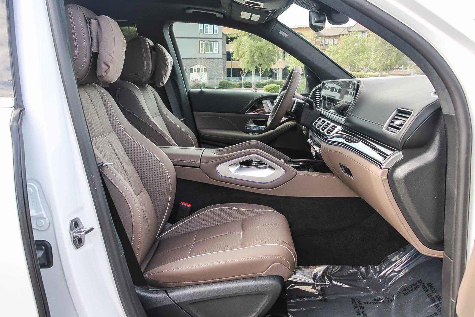 New 2026 Mercedes-Benz GLS 580 4MATIC image 17