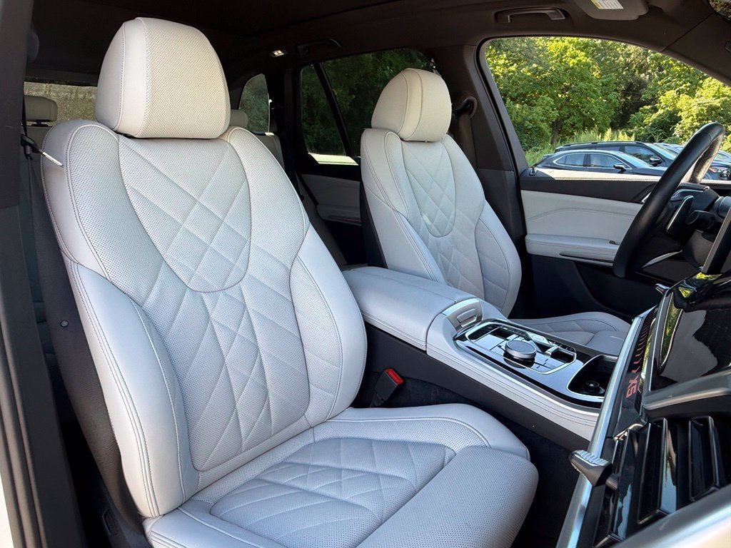 Used 2024 BMW X5 xDrive40i w/ Premium Package AWD/4WD image 11