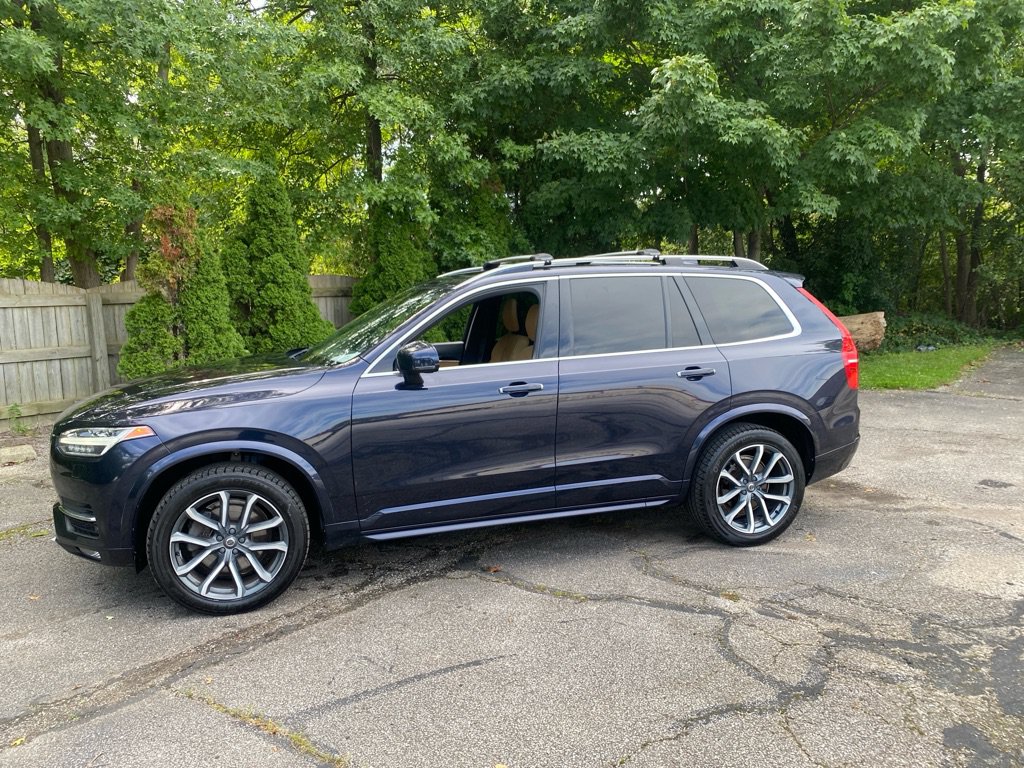 Used 2017 Volvo XC90 T6 Momentum w/ Momentum Plus Package AWD/4WD image 2