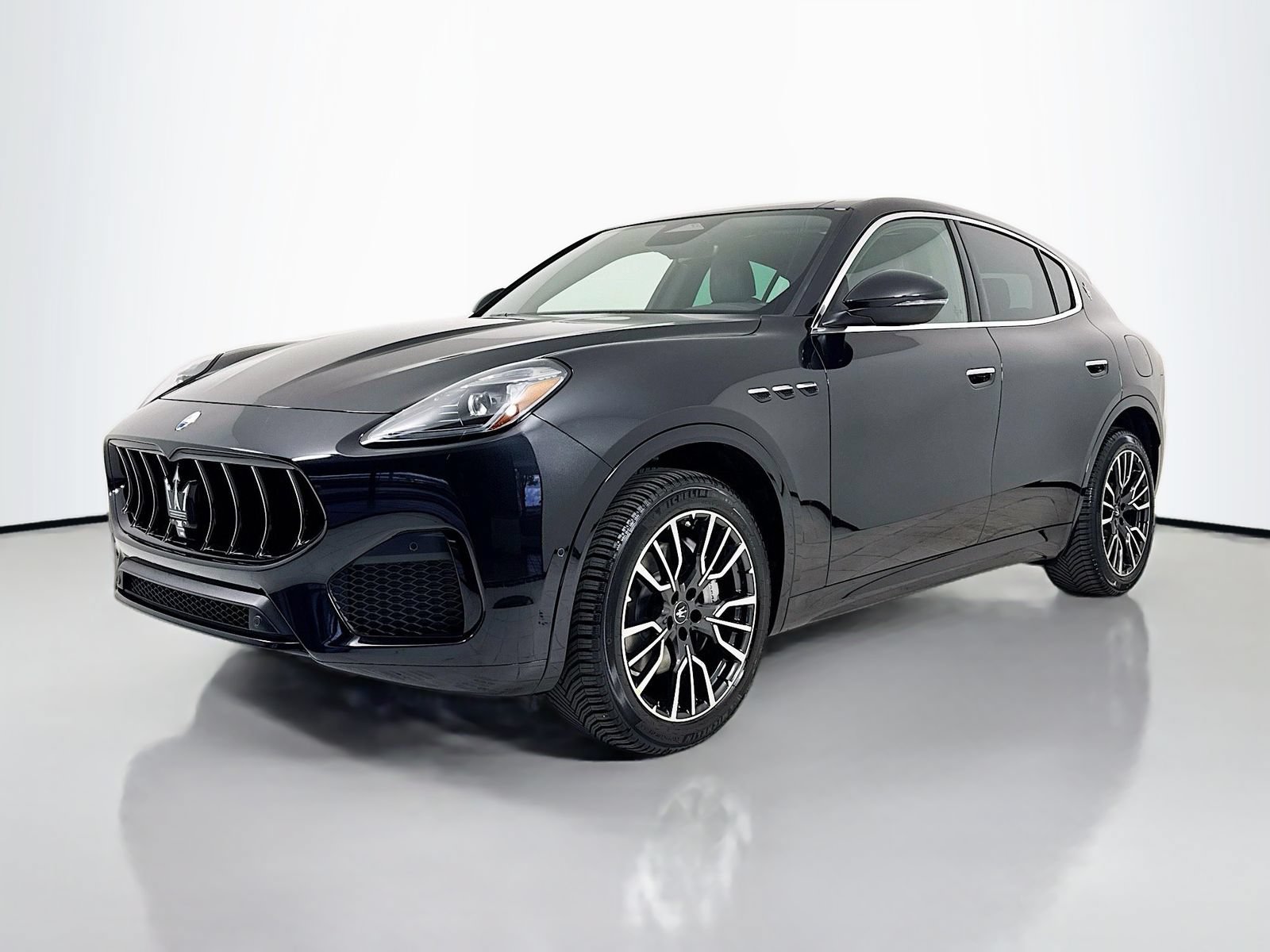 Used 2025 Maserati Grecale GT AWD/4WD image 3