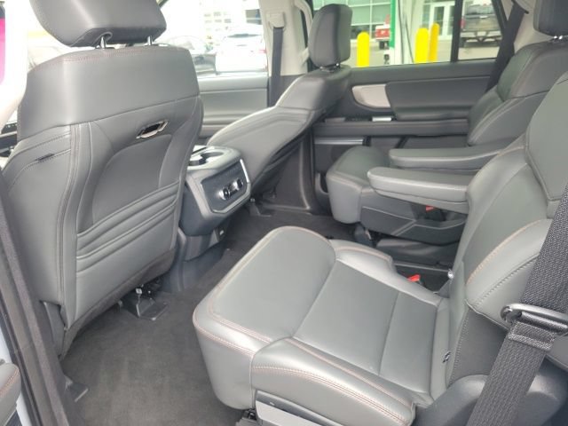 Used 2025 Ford Expedition Active AWD/4WD image 25