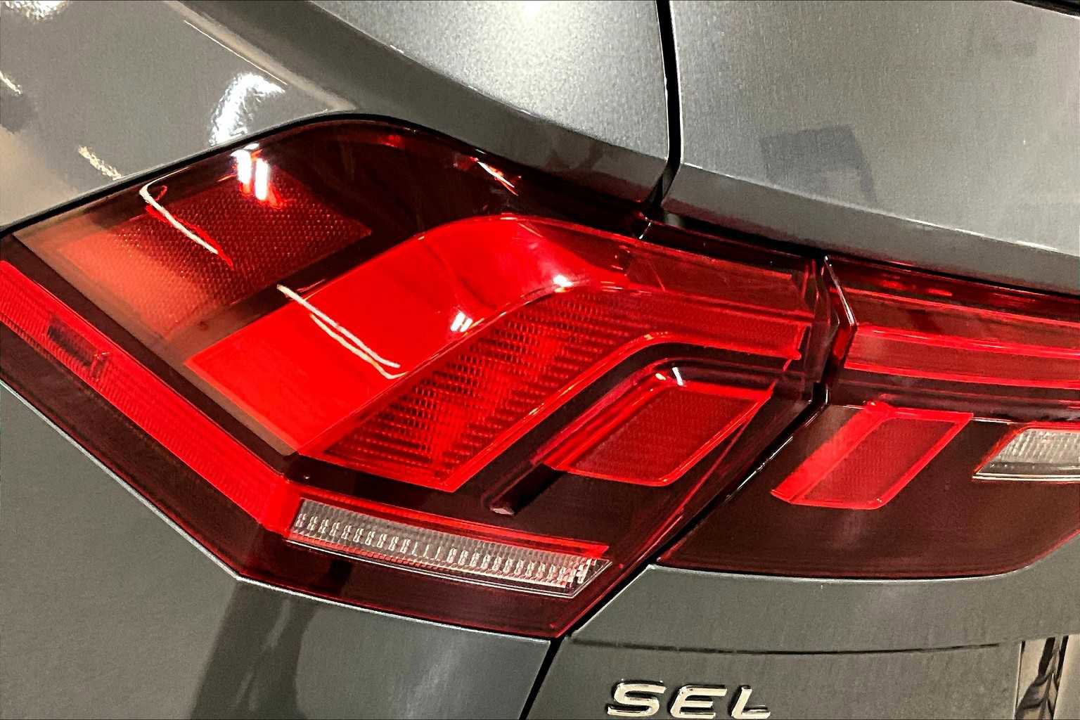 Used 2022 Volkswagen Tiguan SEL R-Line image 29