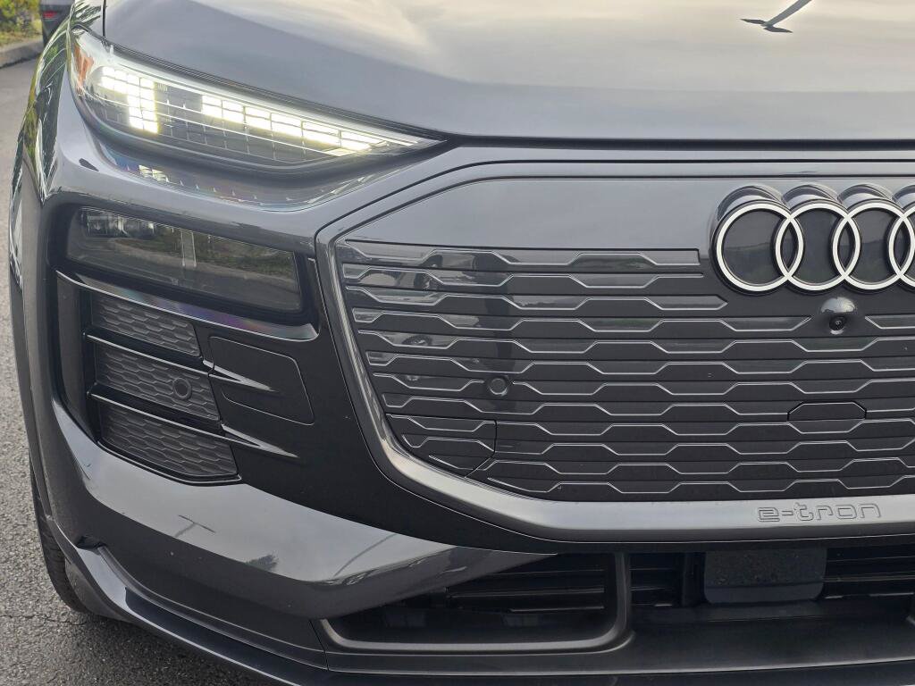 Used 2025 Audi Q6 e-tron Premium Plus w/ Premium Plus AWD/4WD image 31
