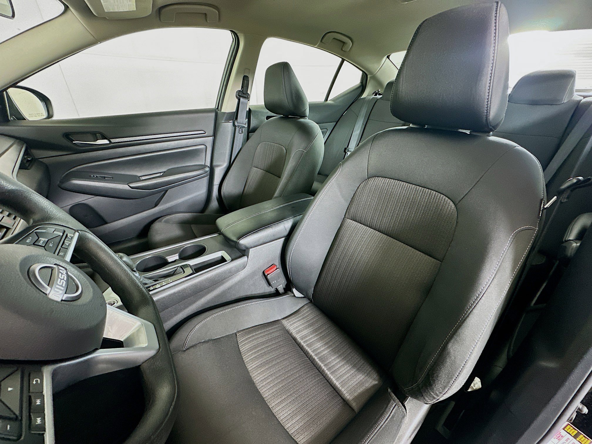 Used 2025 Nissan Altima 2.5 SV image 13