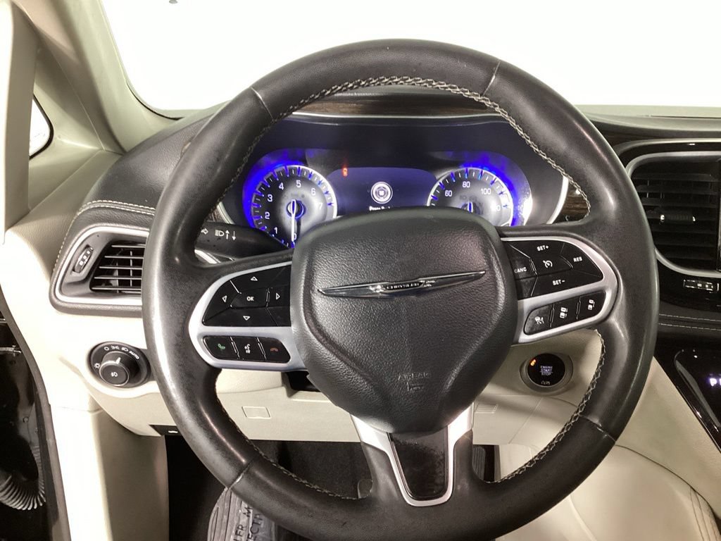 Used 2022 Chrysler Pacifica Limited FWD image 16