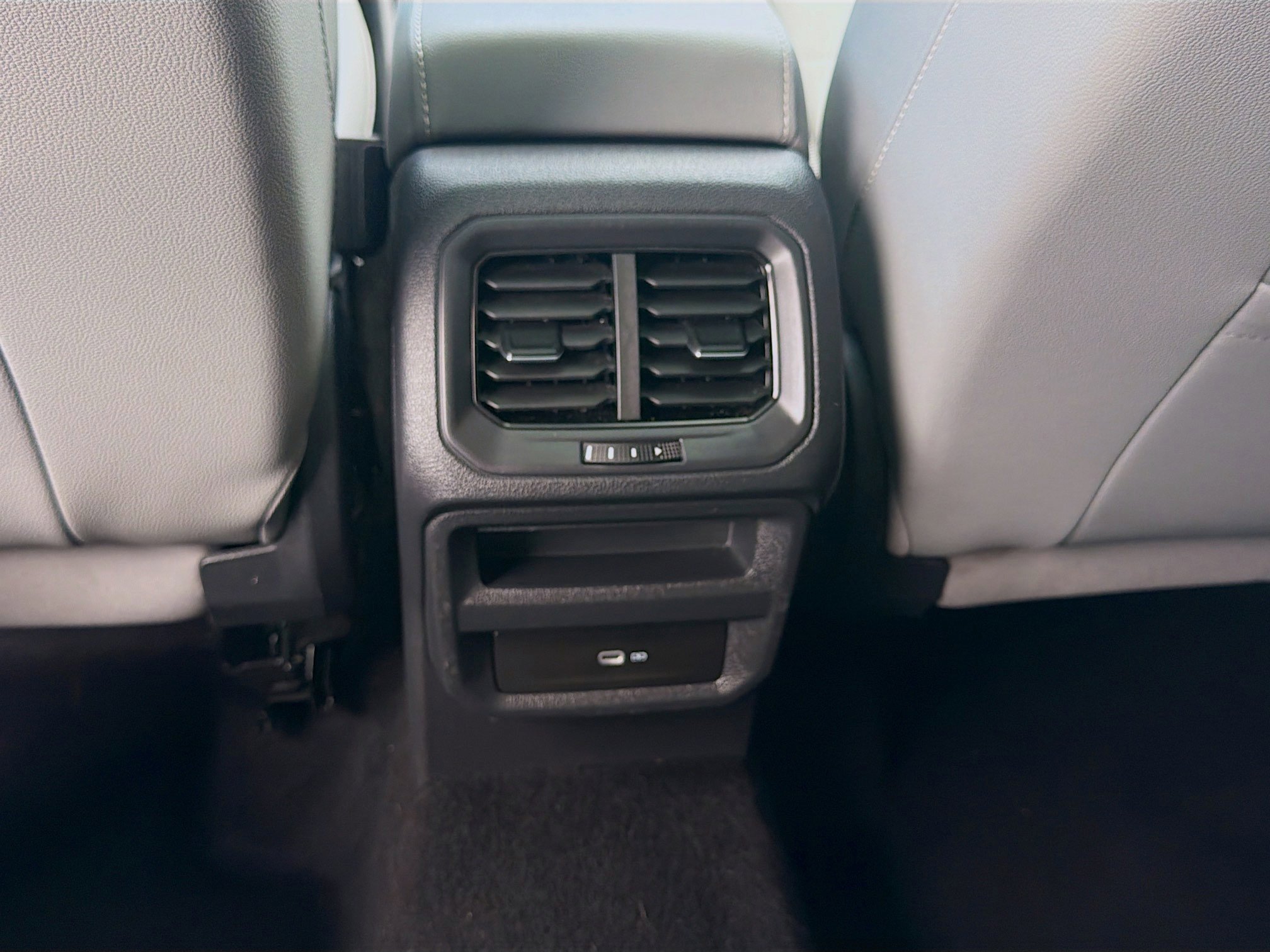 Used 2022 Volkswagen Taos SE w/ Panoramic Sunroof Package FWD image 21