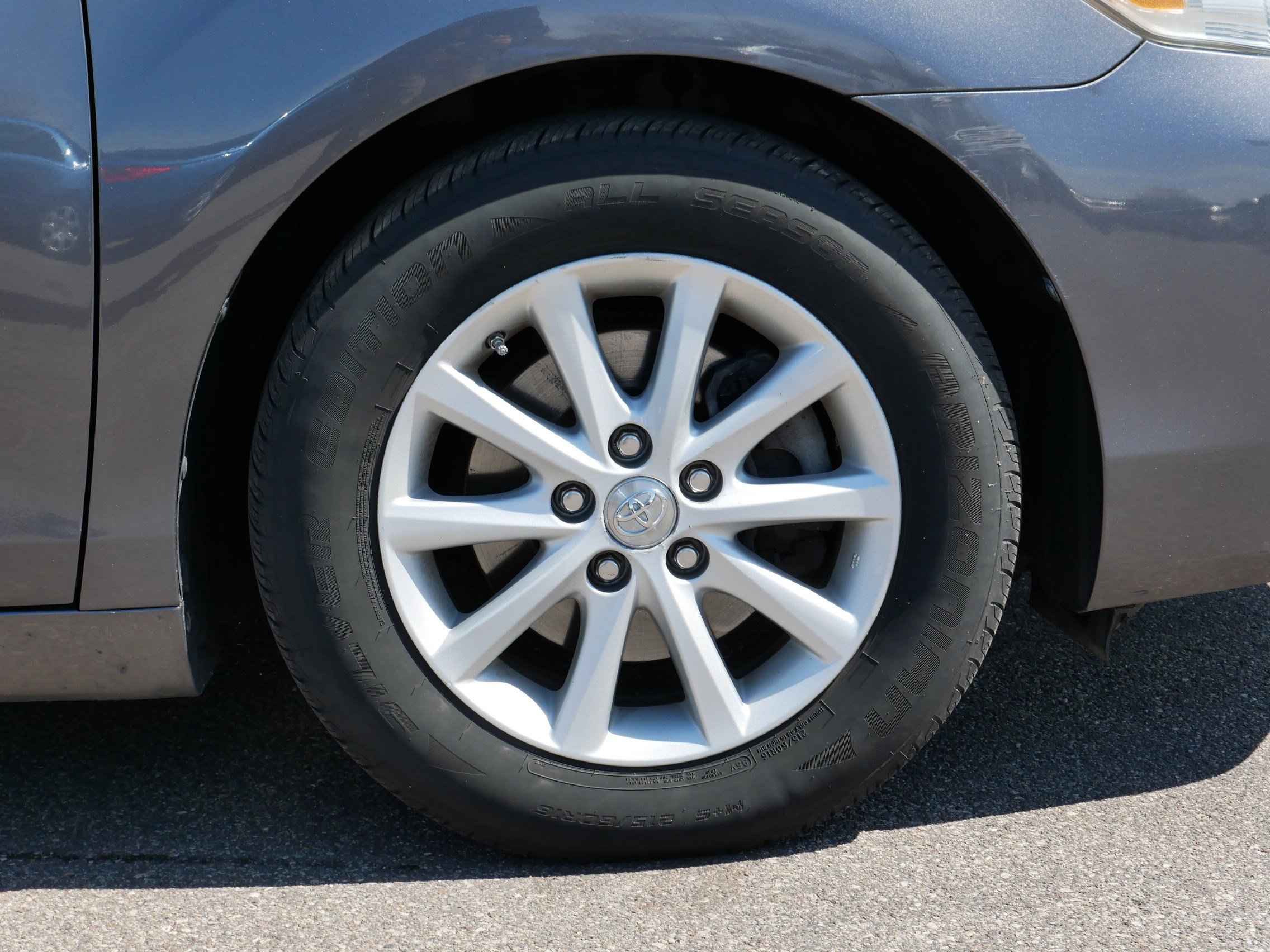 Used 2011 Toyota Camry XLE w/ SE/XLE Extra-Value Pkg image 15