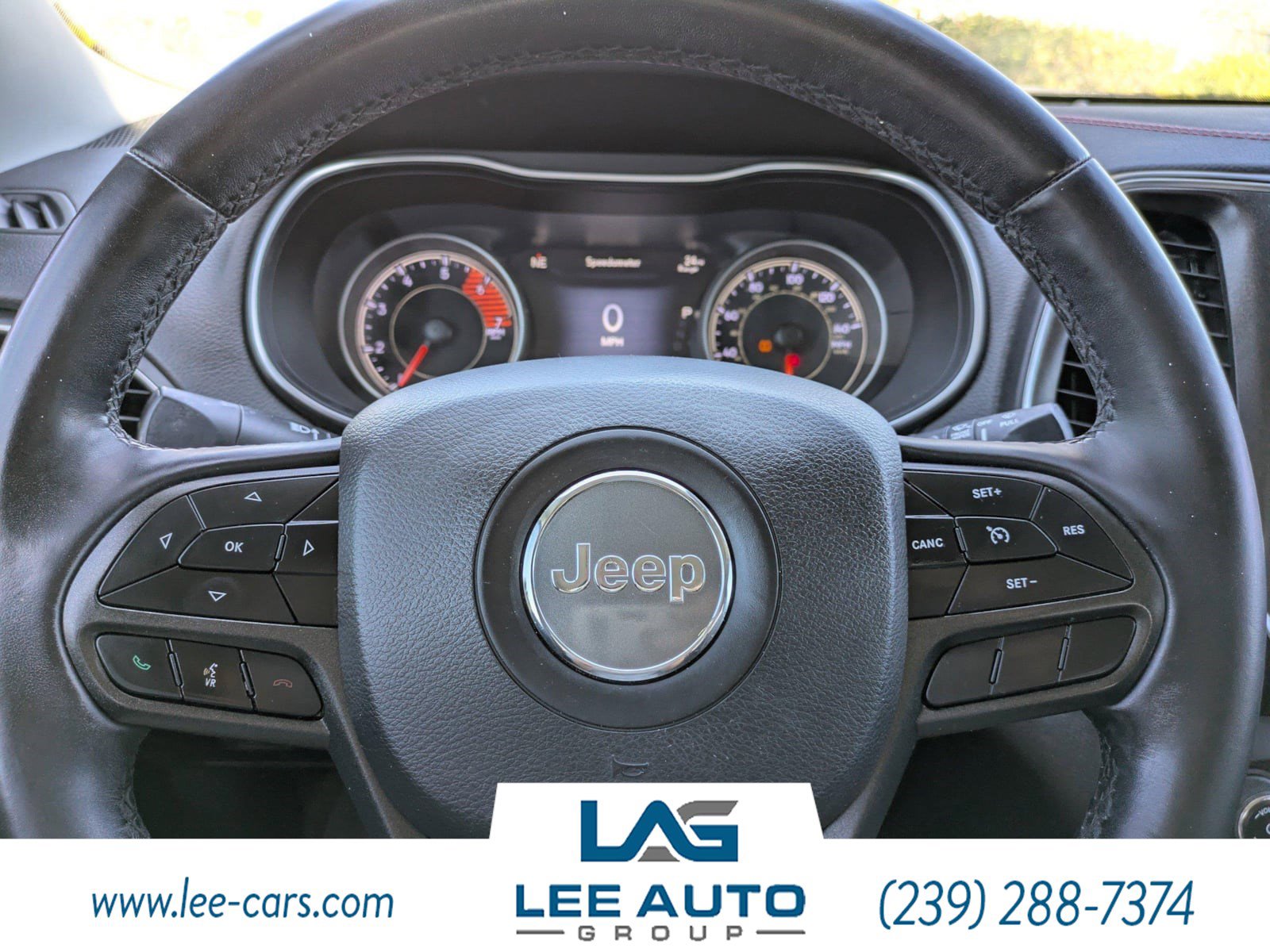 Used 2020 Jeep Cherokee Trailhawk AWD/4WD image 24