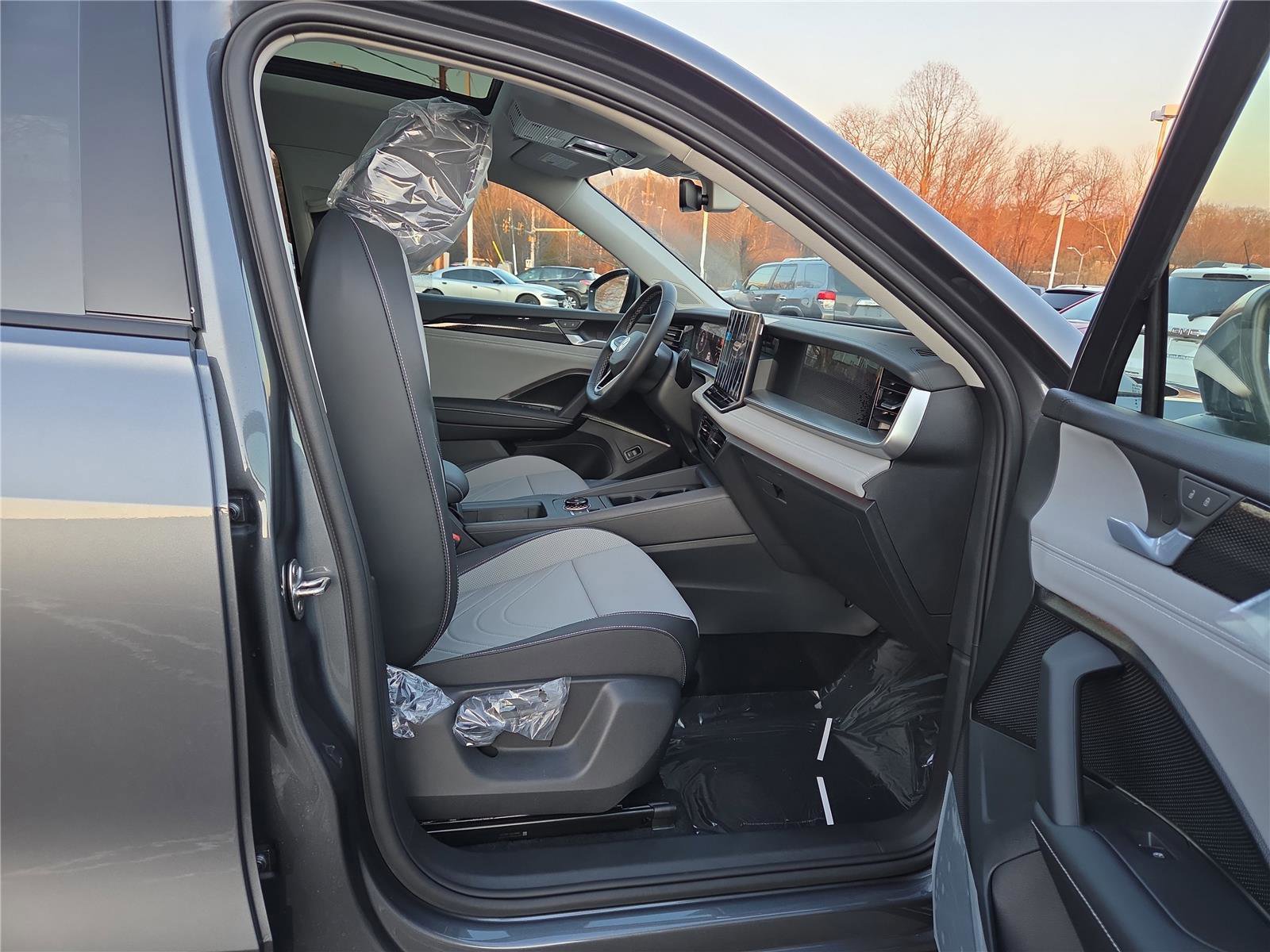 New 2026 Volkswagen Tiguan SE AWD/4WD image 27