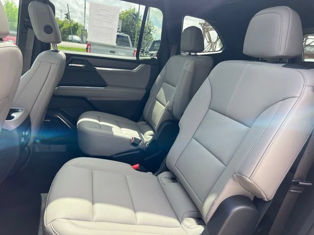 Used 2026 GMC Acadia Elevation w/ Elevation Premium Package FWD image 23
