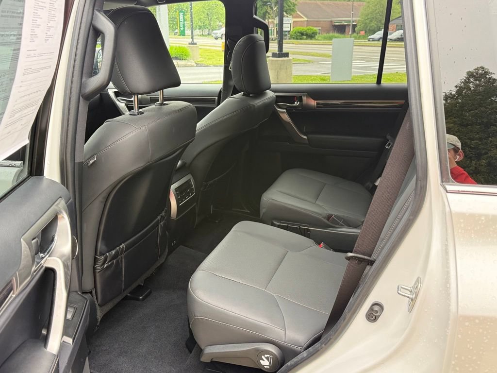 Used 2022 Lexus GX 460 Premium w/ Accessory Package AWD/4WD image 20