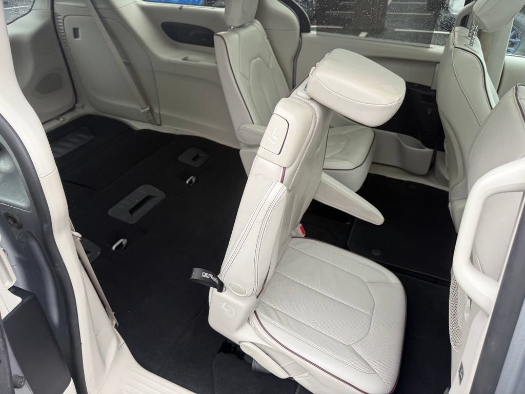 Used 2017 Chrysler Pacifica Limited w/ Advanced Safetytec Group FWD image 61