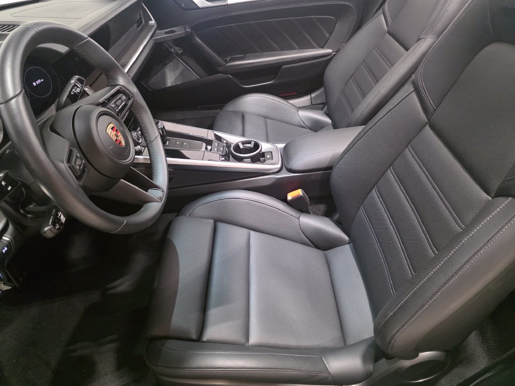 Certified 2025 Porsche 911 Turbo S AWD/4WD image 17