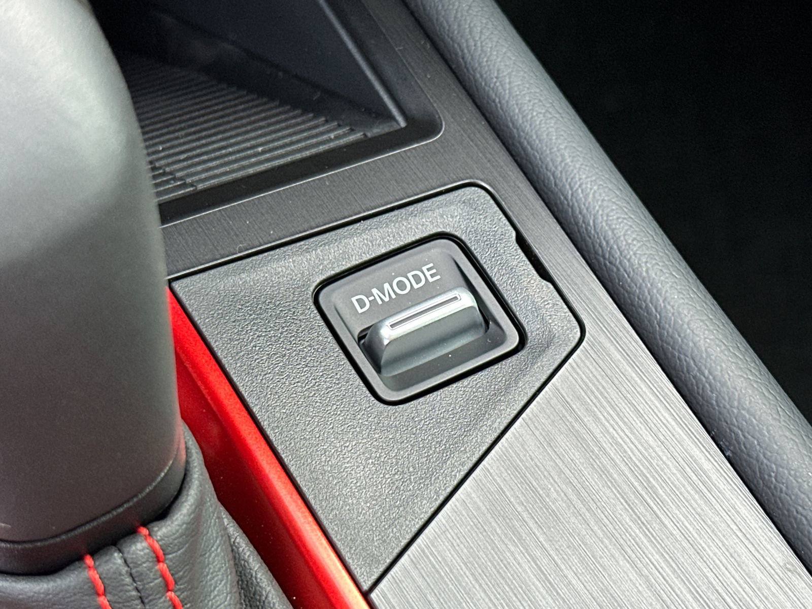 Certified 2025 Nissan Kicks SR FWD image 33