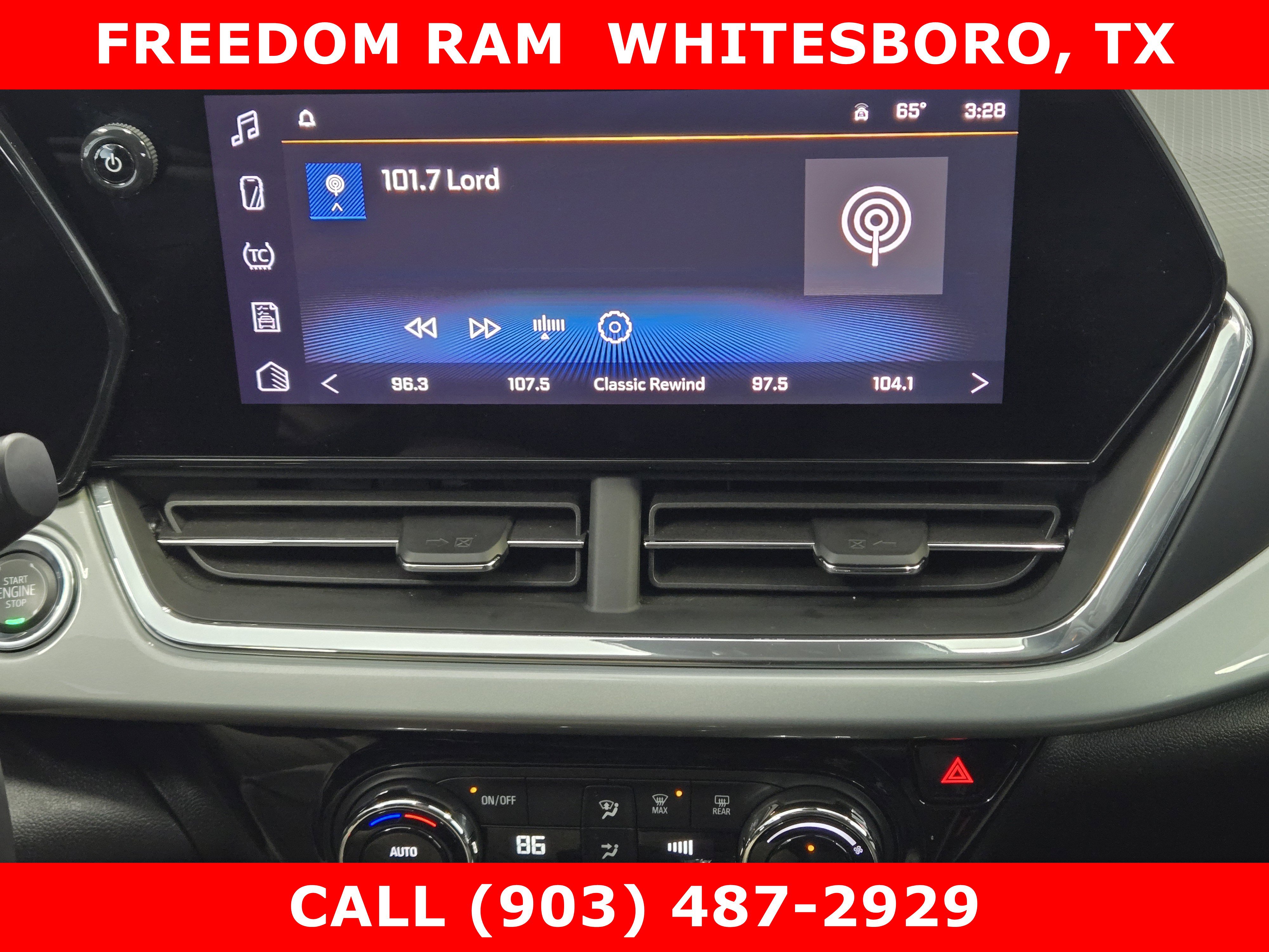 Used 2025 Chevrolet Trax LT w/ LT Convenience Package image 11