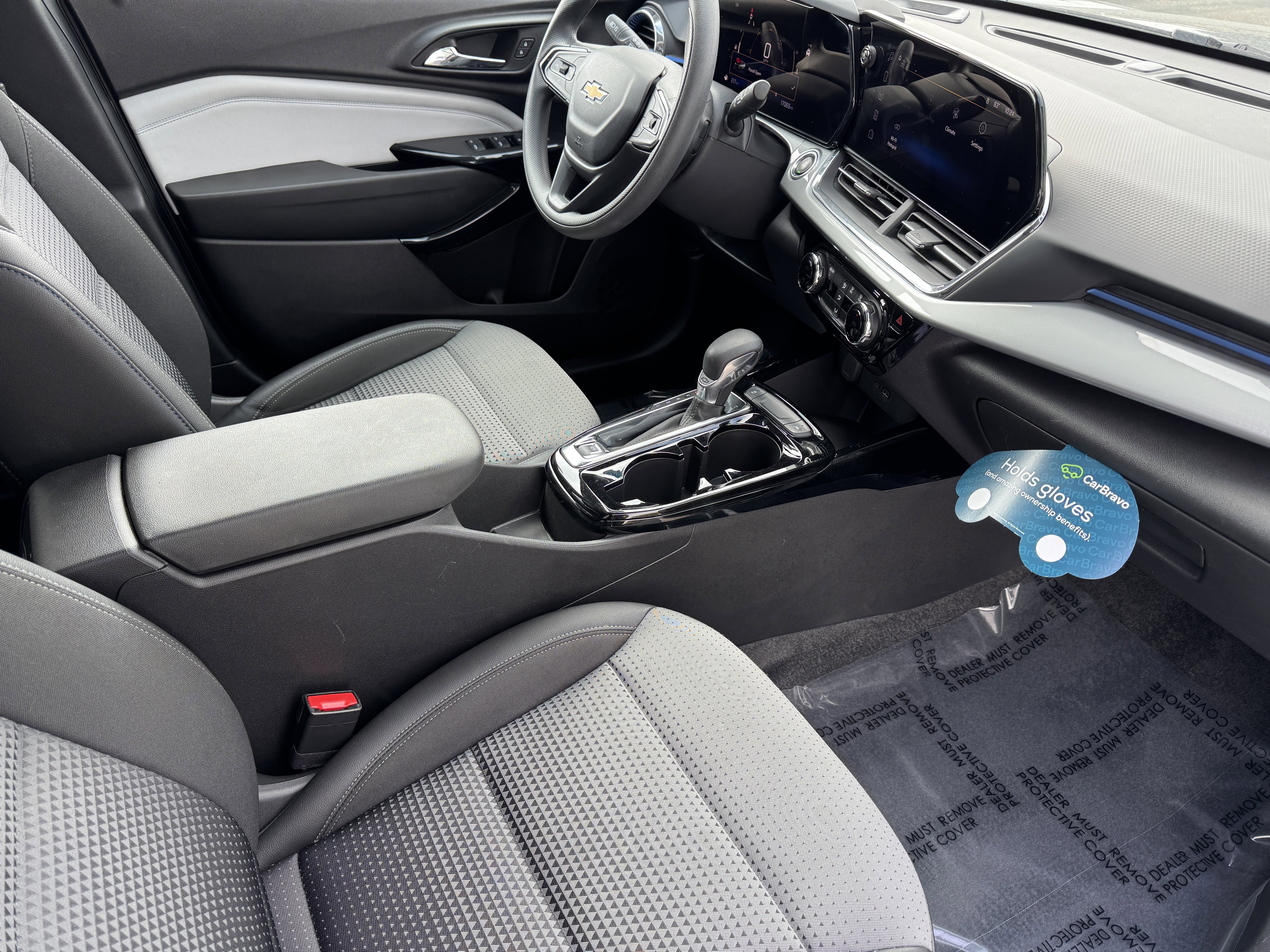 Used 2025 Chevrolet Trax LT image 21