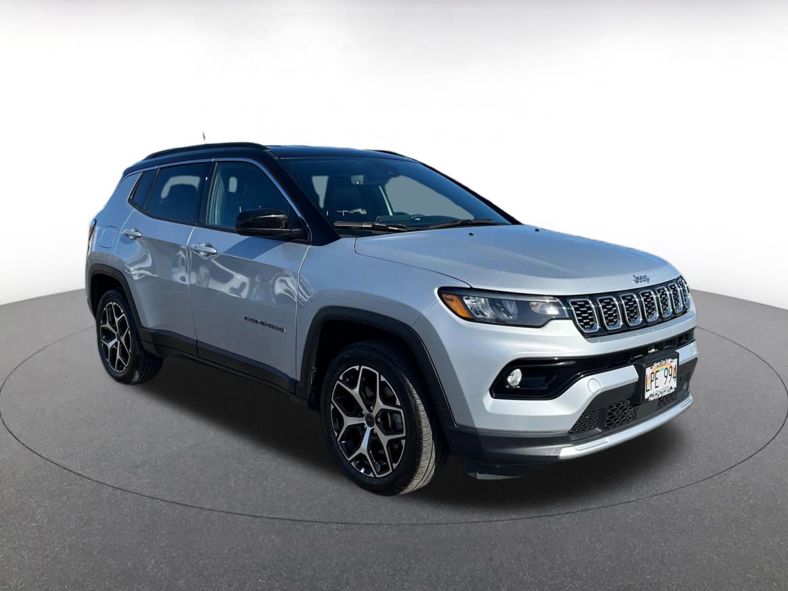 Used 2025 Jeep Compass Limited image 1