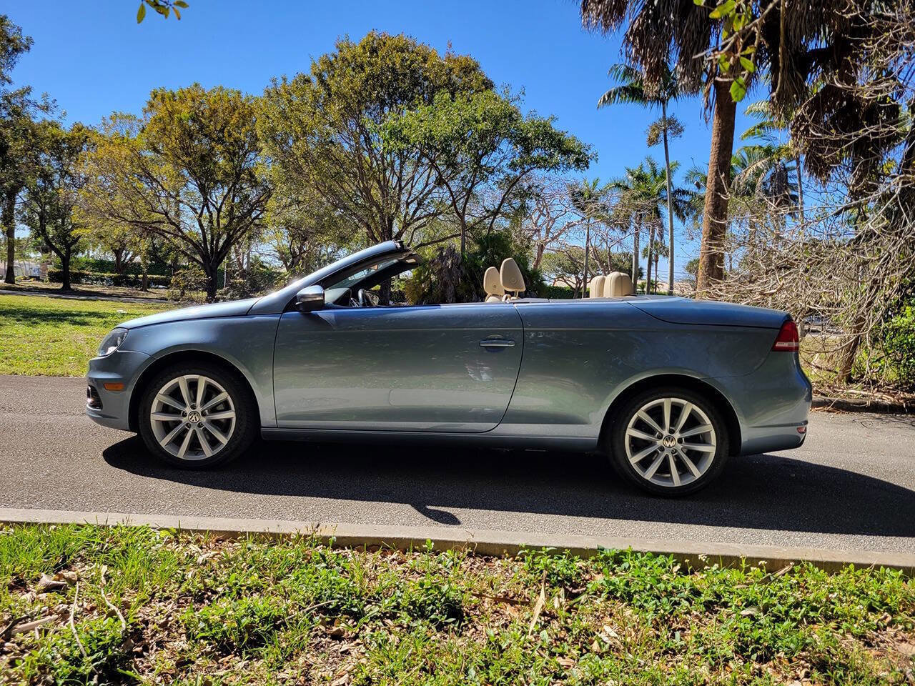 Used 2015 Volkswagen Eos Komfort image 4