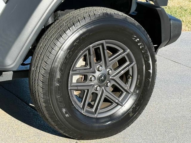 Used 2024 Jeep Wrangler Unlimited Sport AWD/4WD image 16