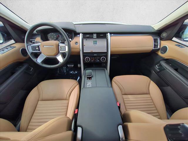 Used 2025 Land Rover Discovery Metropolitan Edition image 18