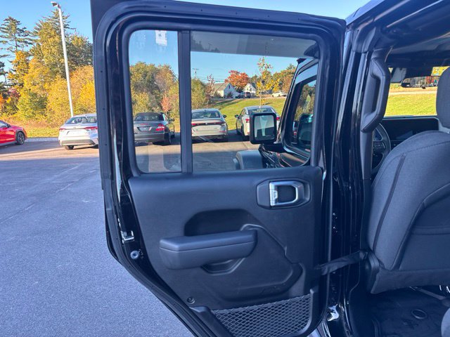 Used 2025 Jeep Wrangler Unlimited Sport AWD/4WD image 17