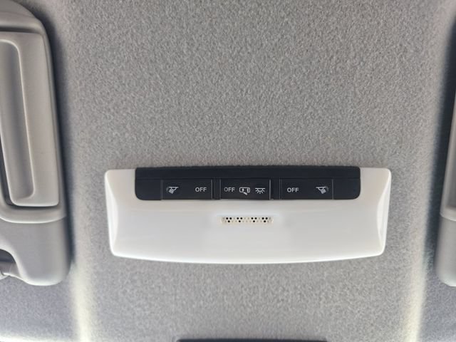 Used 2023 Nissan Kicks S FWD image 7