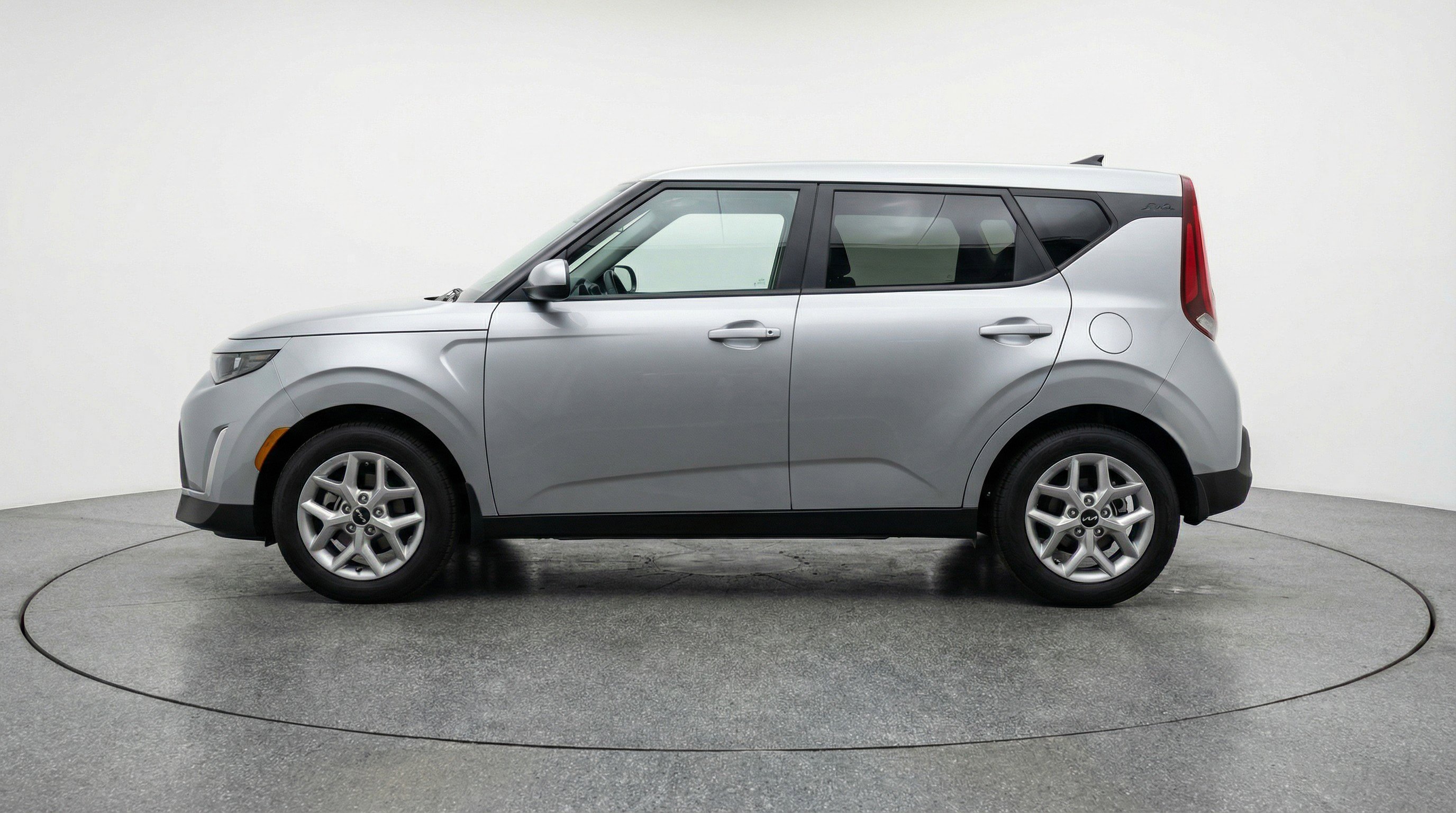 Used 2025 Kia Soul LX w/ LX Technology Package FWD image 5