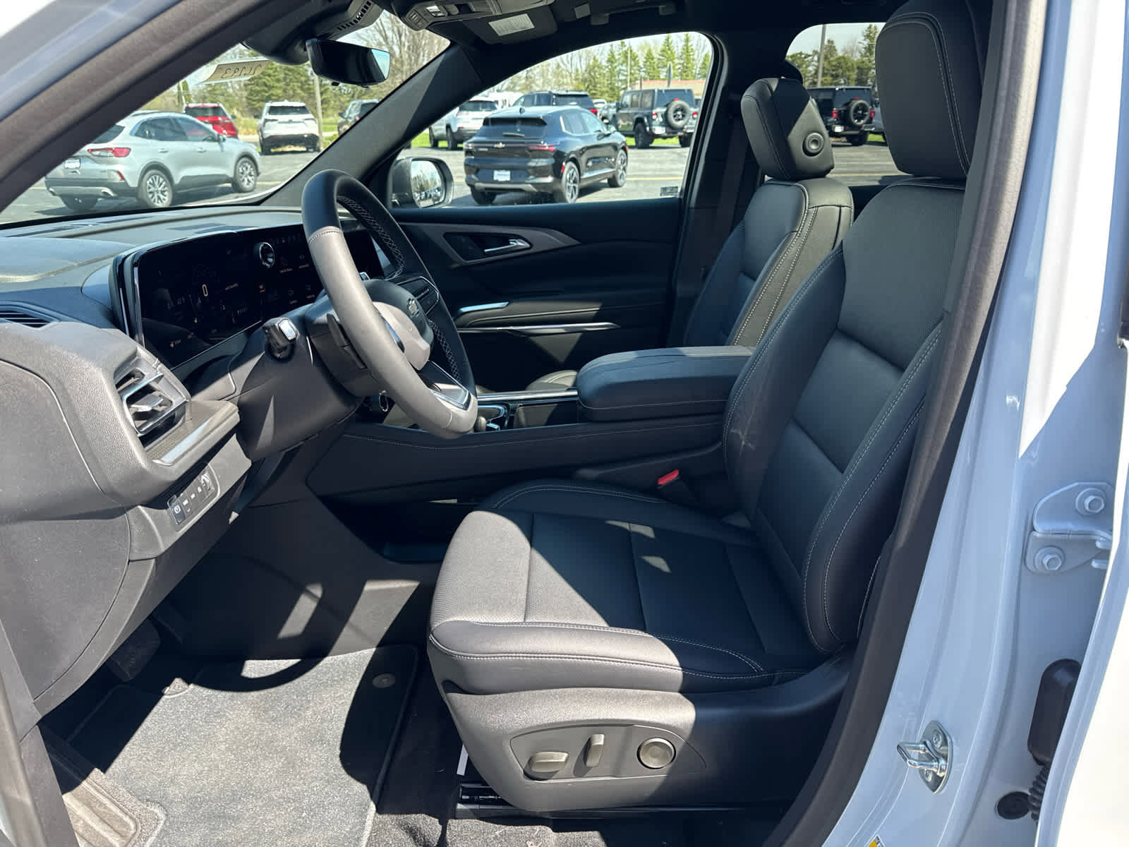 New 2026 Chevrolet Traverse LT w/ Sun and Wheel Package AWD/4WD image 21