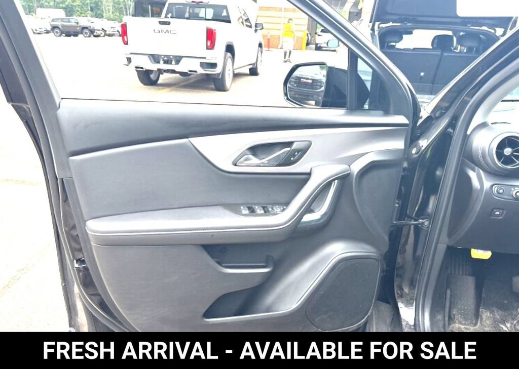 Used 2024 Chevrolet Blazer LT w/ Midnight/Sport Edition FWD image 8