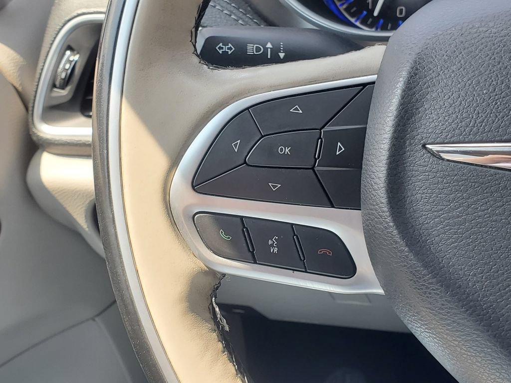 Used 2018 Chrysler Pacifica Limited FWD image 15