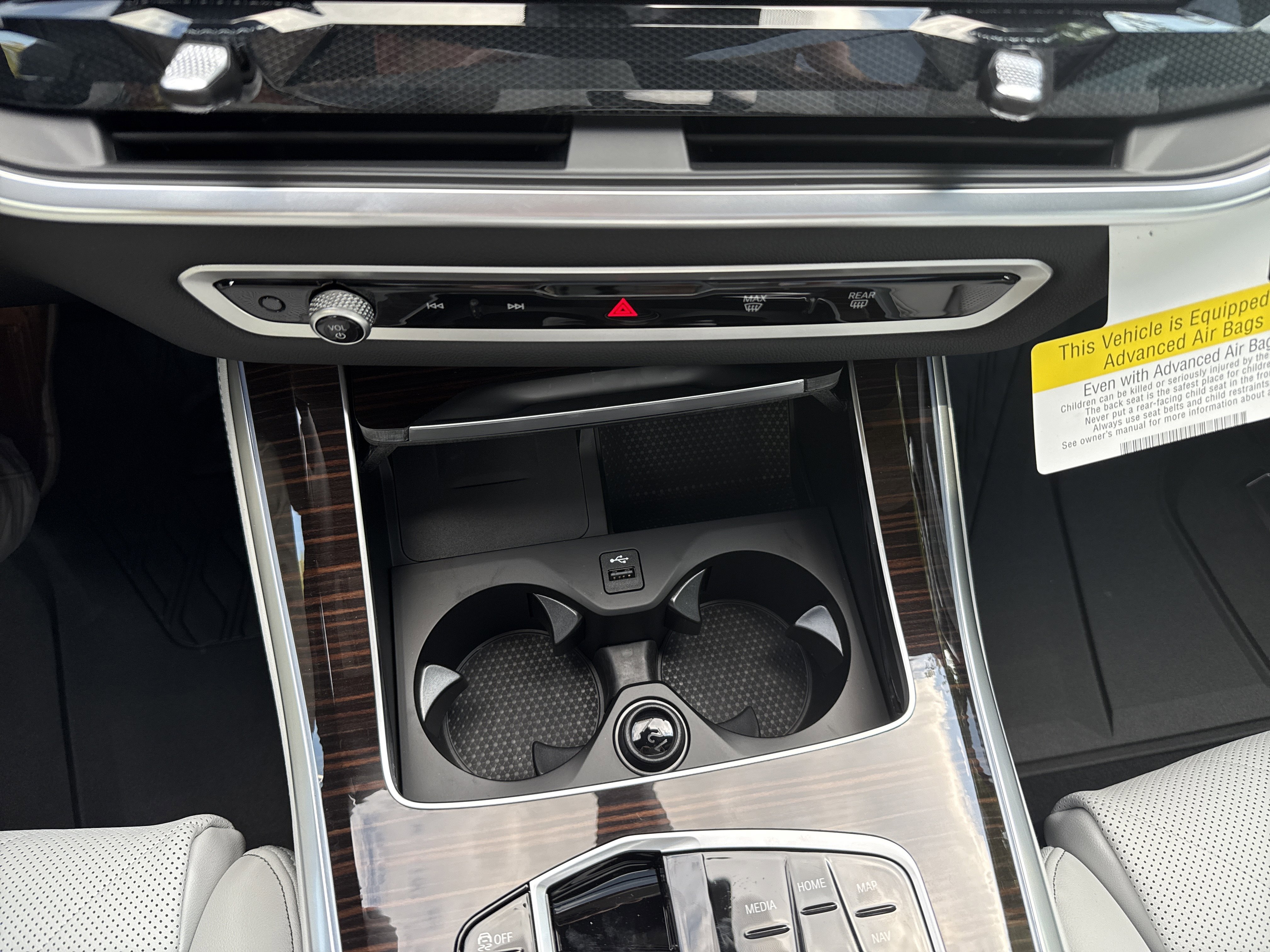 New 2026 BMW X5 xDrive50e w/ Climate Comfort Package image 16