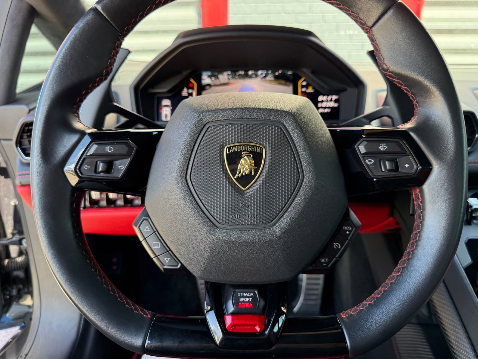 Used 2021 Lamborghini Huracan EVO image 35