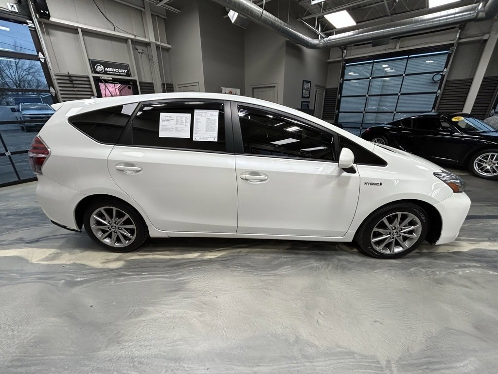 Used 2016 Toyota Prius V Five image 28