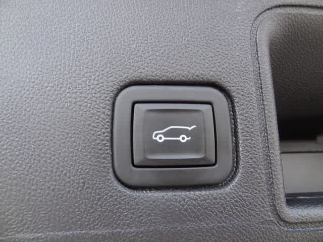 Used 2024 GMC Terrain SLT AWD/4WD image 10