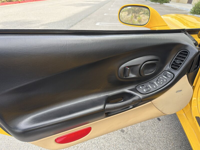 Used 2002 Chevrolet Corvette Convertible w/ Preferred Equipment Group2 RWD image 29