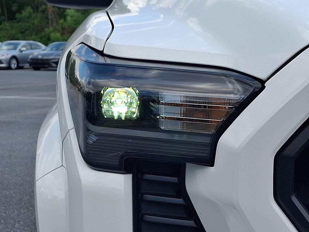 Certified 2024 Toyota Tacoma SR5 AWD/4WD image 9