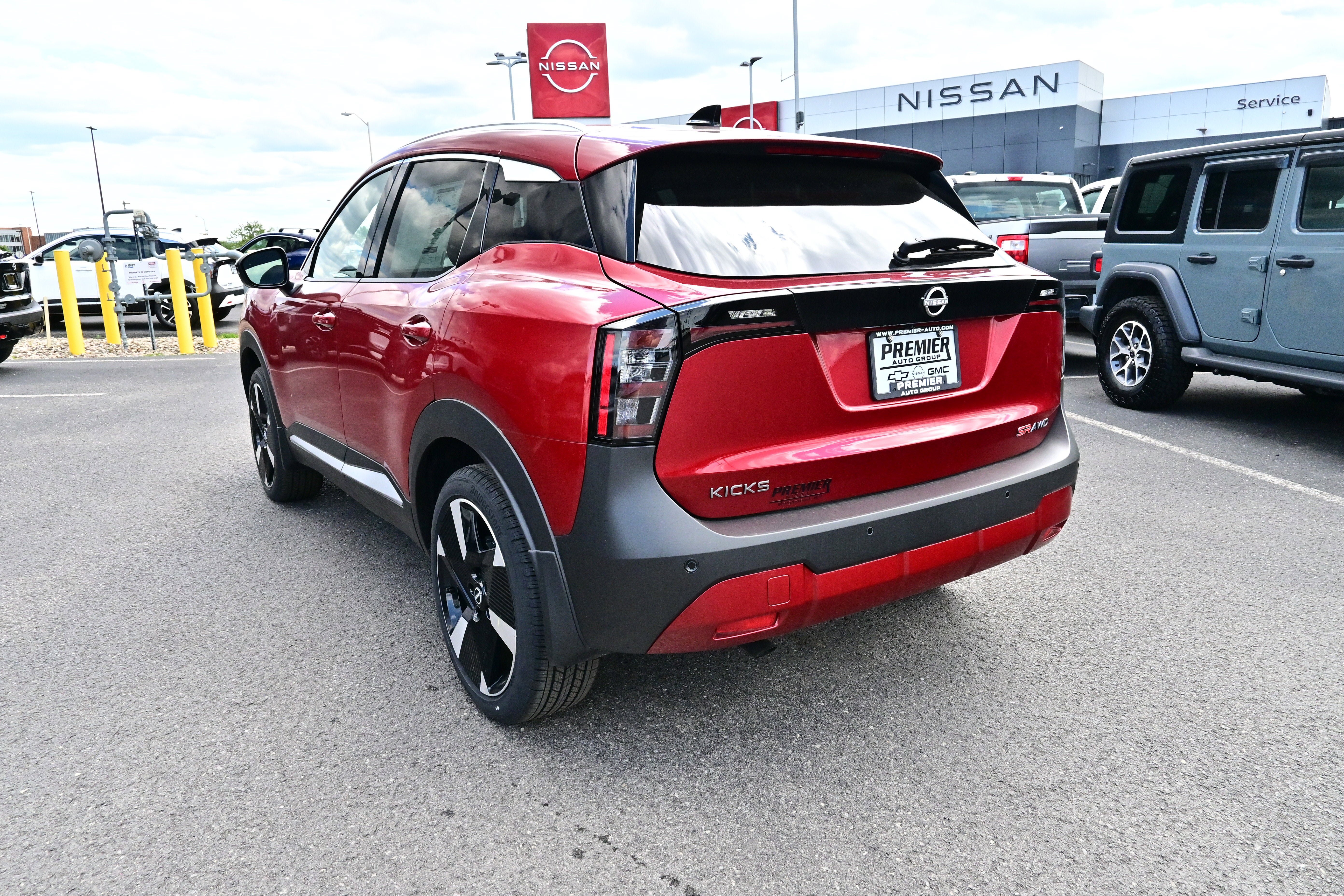 New 2026 Nissan Kicks SR w/ SR Premium Package AWD/4WD image 8
