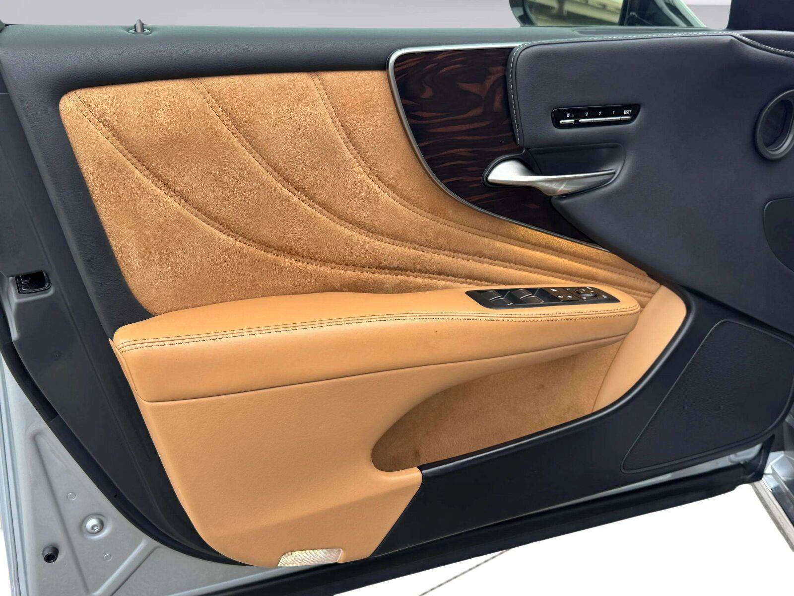 Used 2023 Lexus LS 500 w/ Interior Upgrade Package RWD image 18