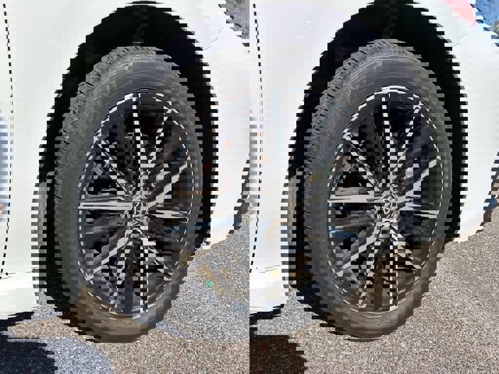 Used 2024 Toyota Camry SE image 6